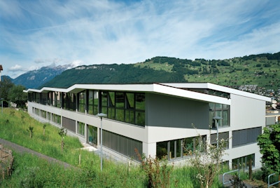 0153 FOT 120619 304 Andrea Helbling 0153 aussen rueckseite web